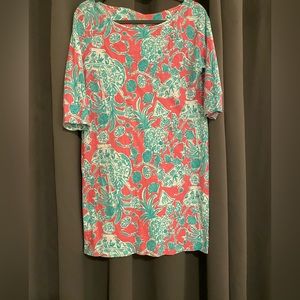Lilly Pulitzer dress sz medium, shows some wear